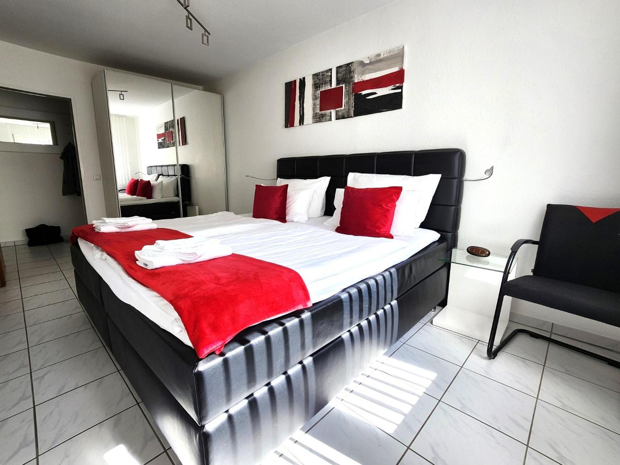Innovative 2-Zimmer-Ferienwohnung Am Kurpark 巴特克罗伊茨纳赫 外观 照片